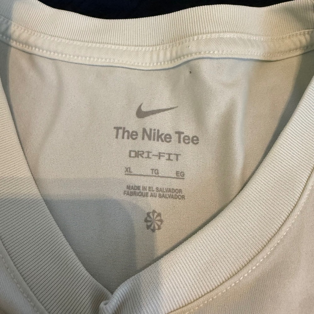 Nike Dri-FIT Mens XL White Graphic T-Shirt Making and Breaking Records 1972 - Picture 3 of 7